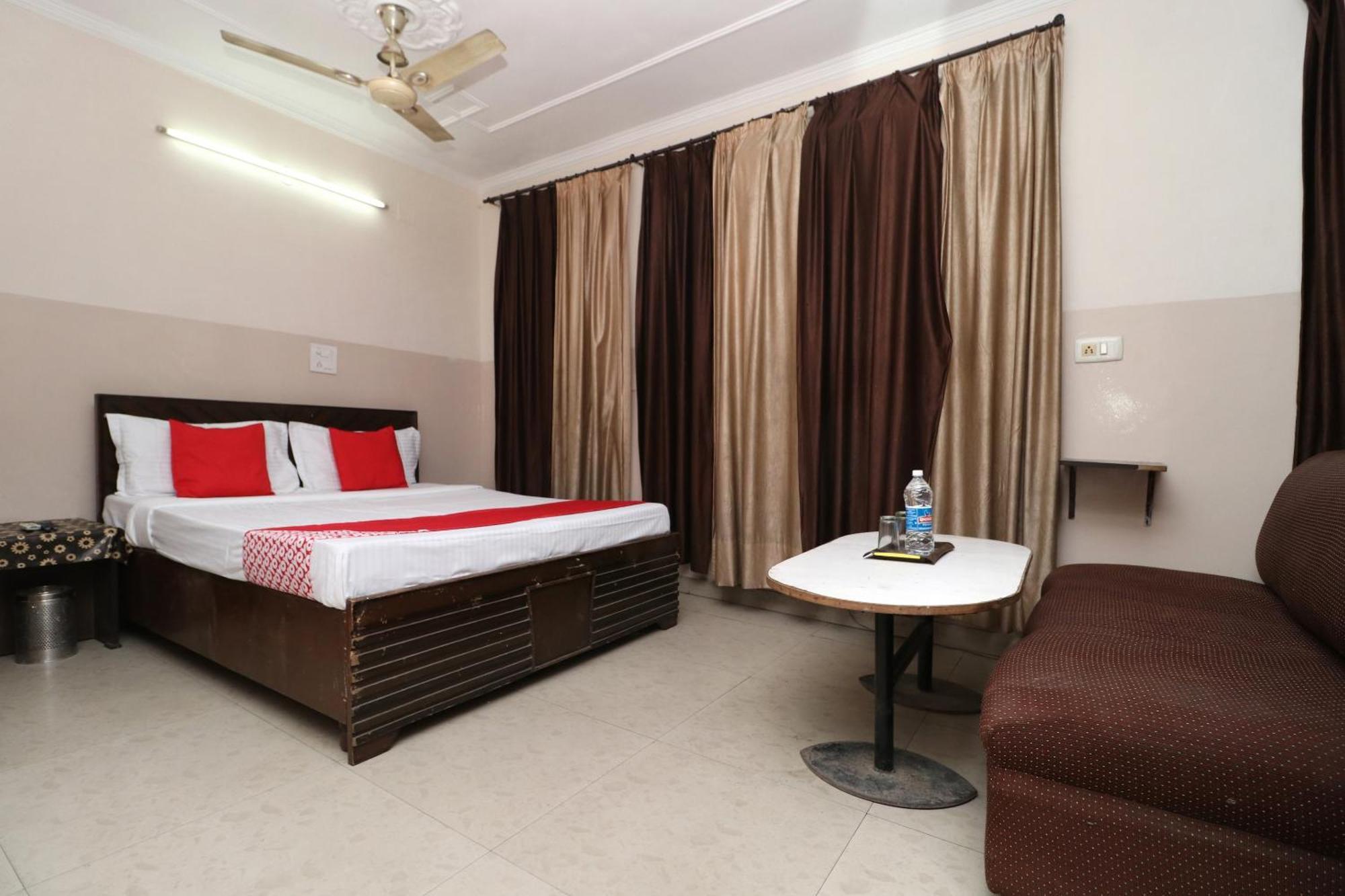 Hotel O Ashoka Residency Chandīgarh Exteriör bild